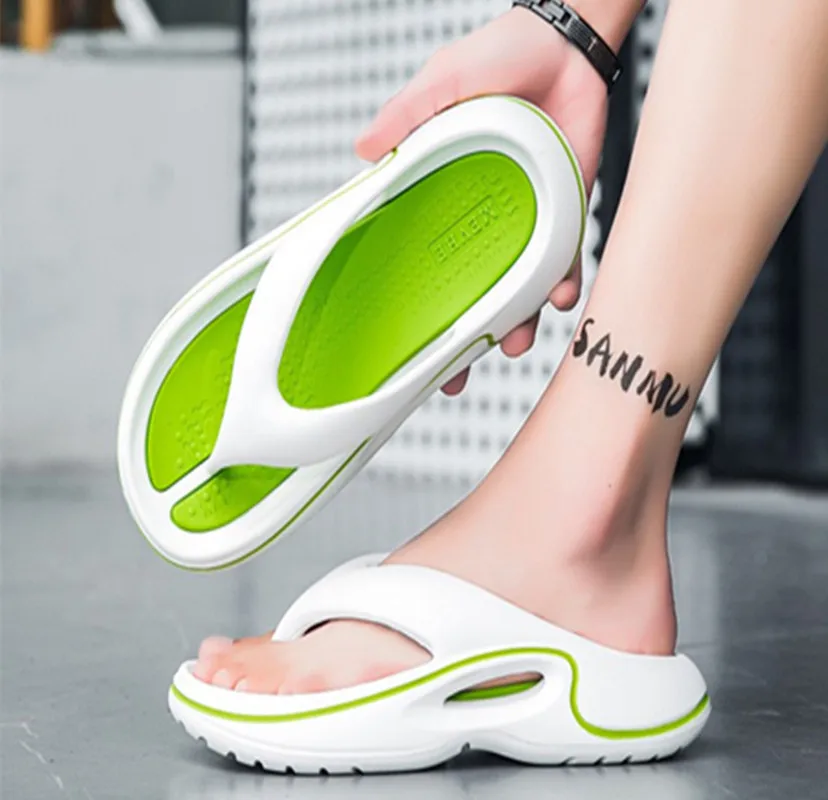 2024 sommer Hausschuhe Männer Flip-Flops Dicken Sohlen EVA Weiche Rutschen Für Männer Nicht-Slip Mode Sandalen Outdoor Strand sommer Schuhe