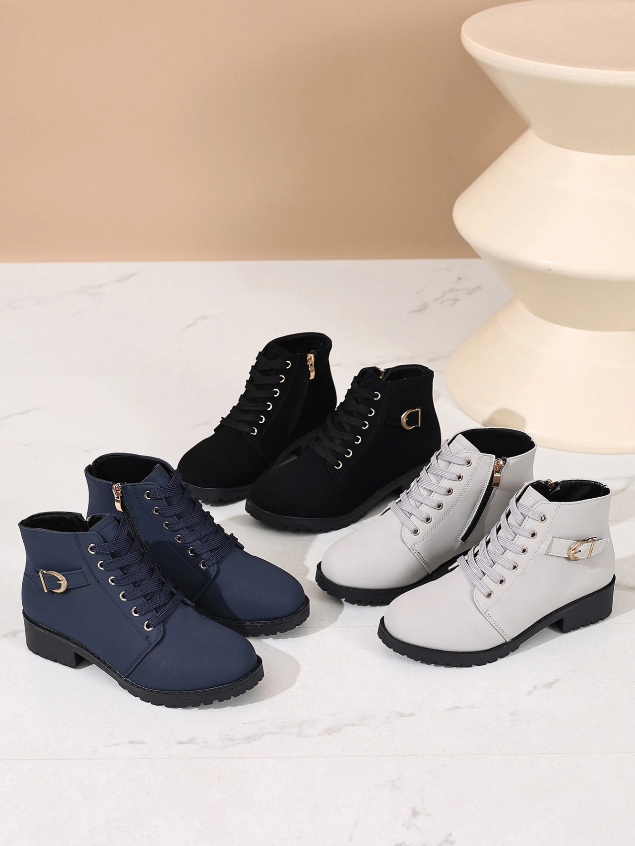 Damen-Stiefeletten mit runder Spitze, Schnürung, D-Metallschnalle, seitlichem Reißverschluss, niedrigem Blockabsatz, für den Alltag, Streetwear und Outdoor – Detail 2