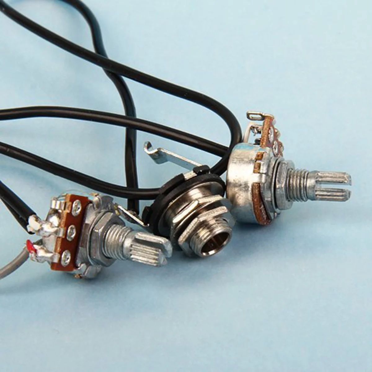 

Red Tortoise Plate Single Coil Guitar Pickup Adjustable Pole Control Noiseless Class A Highly Feedback Resistant