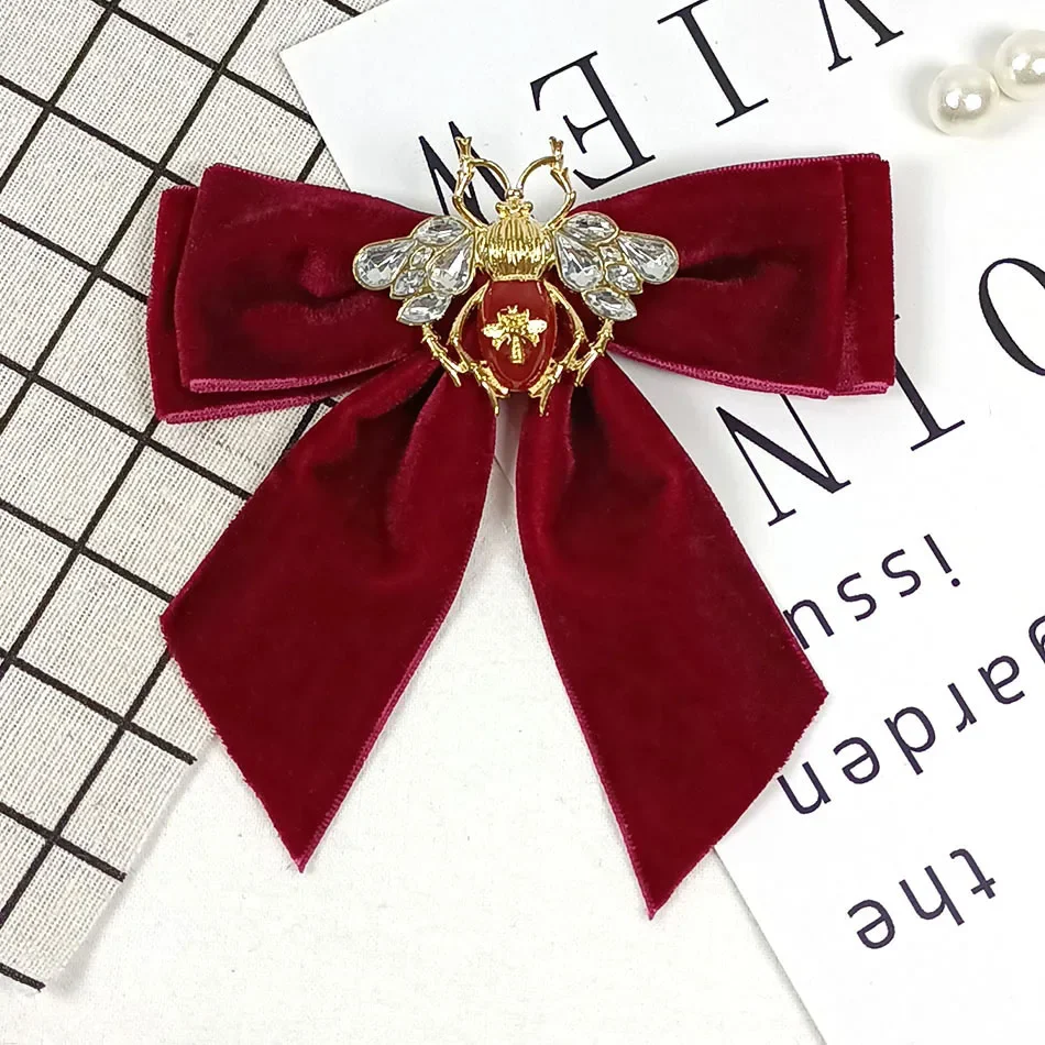 

Rhinestones Red Bee Bow-tie Brooch Vintage British Velvet Ribbon BowTie Pin Female Korean College Style Suit Shirt Collar Flower