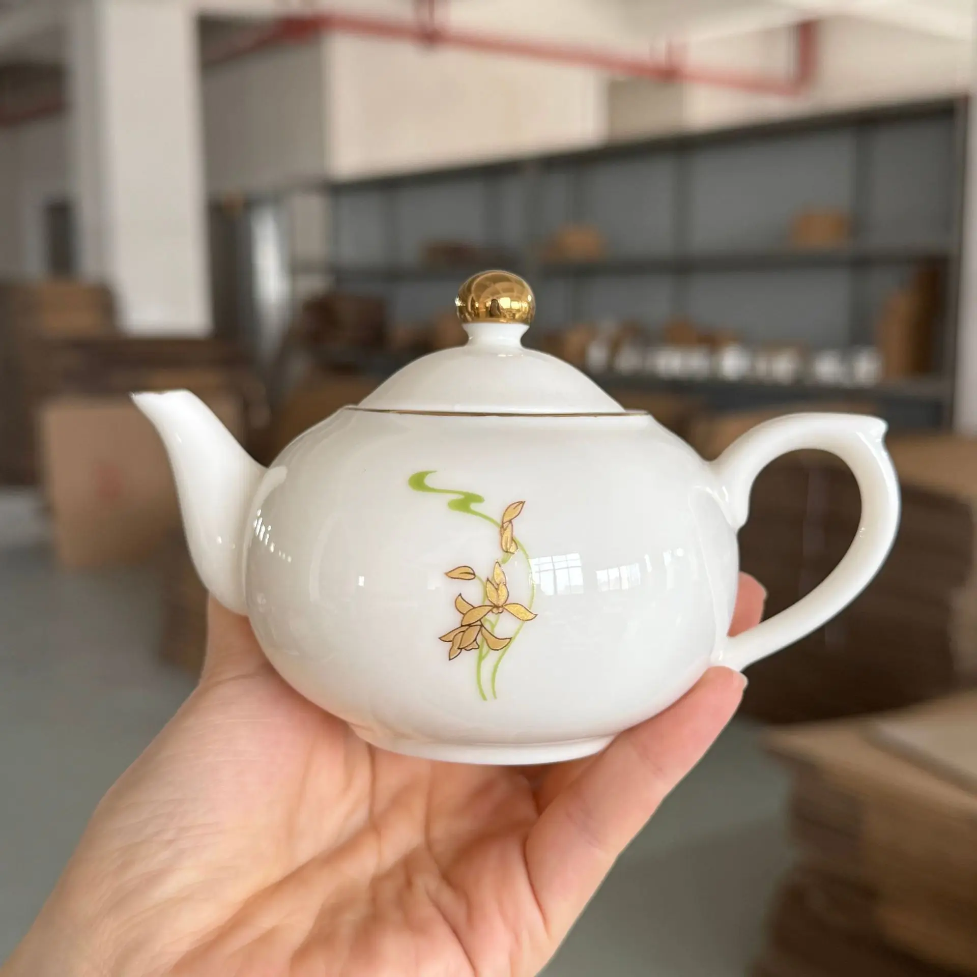 Mutton Fat Jade Ceramic Teapot with Gold Trim Tea Infuser Home Use Xishi Teapot