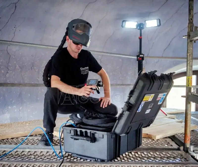 新型ミニスーツケース型200w 300w 500wパルスレーザークリーナー、木材用ファイバーレーザー洗浄機、金属車体塗装用