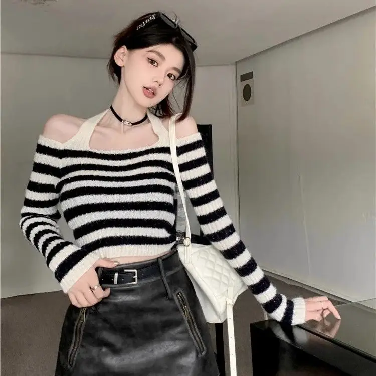 Sweet and Spicy Girl with Contrasting Stripes Hanging Neck Exposed Shoulder One Shoulder Knit Shirt Long Sleeved Base Shirt