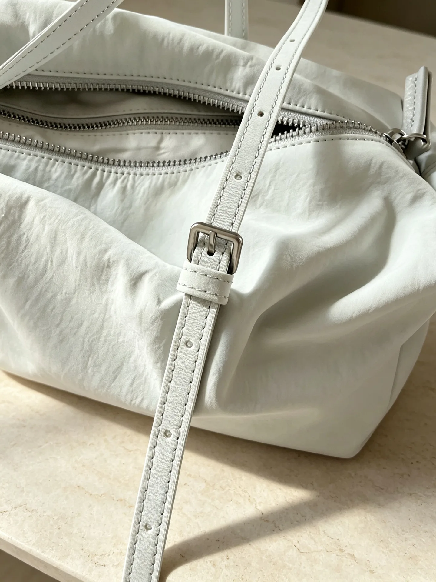 2026 – Neuerscheinung – Große Pendler-Umhängetasche – Minimalistische Mode – Kissen-Stil Damenhandtasche – Leichtgewicht-Nylon – Detail 26