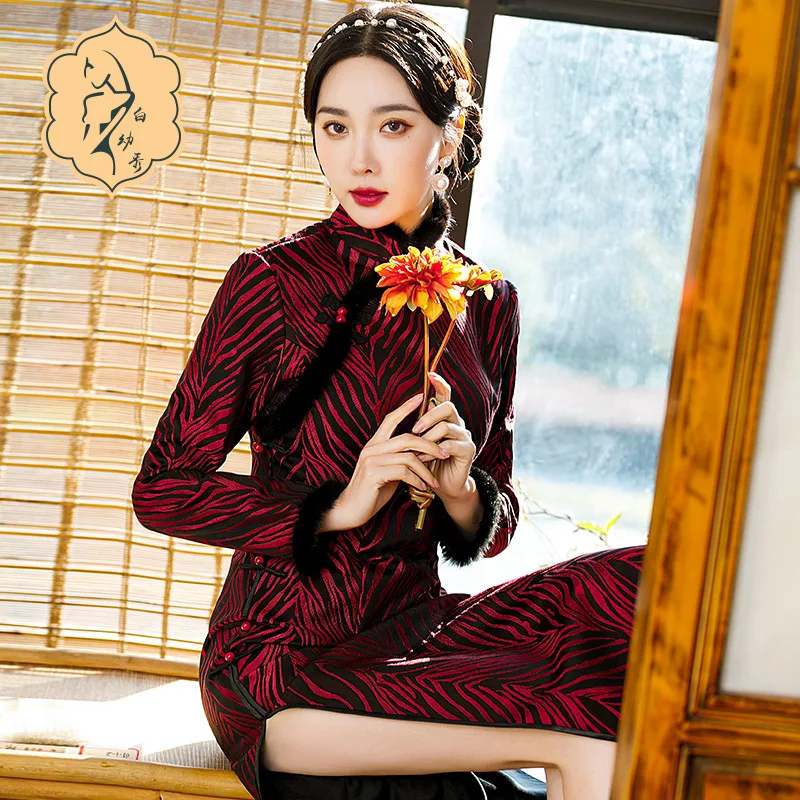 

Winter Wool Collar, Chinese Style, Stand Up Collar, Show Off, Small Fresh Silk Jacquard Women's Red Cheongsam with Wool Edge