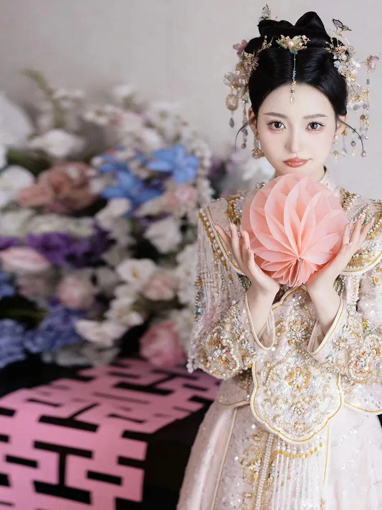 

A new champagne pink wedding dress for brides traditional Chinese with phoenix crown red robe and dragon