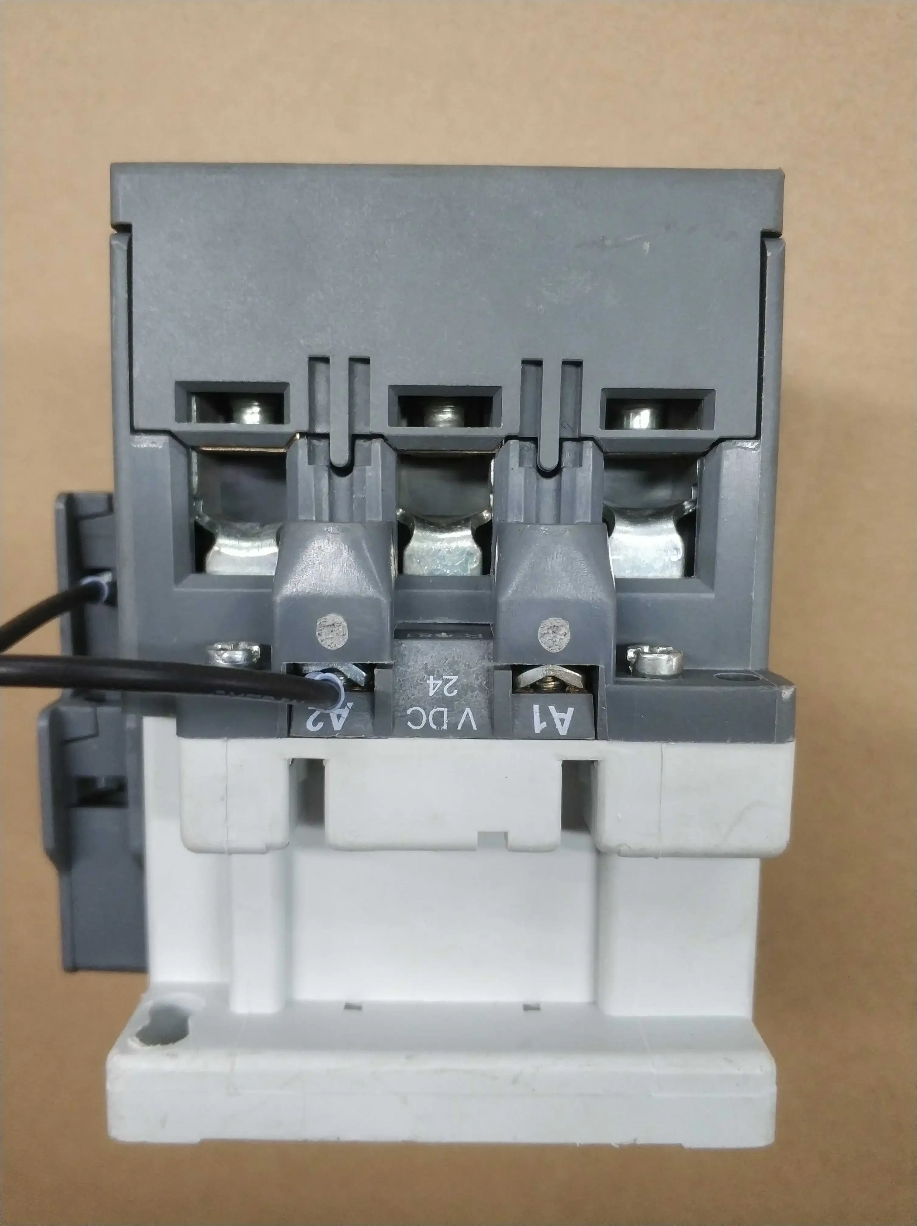 Contactor AE75-30-11 Voltage 24VDC New Original PLC Controller AE75 DC Today AE75-30