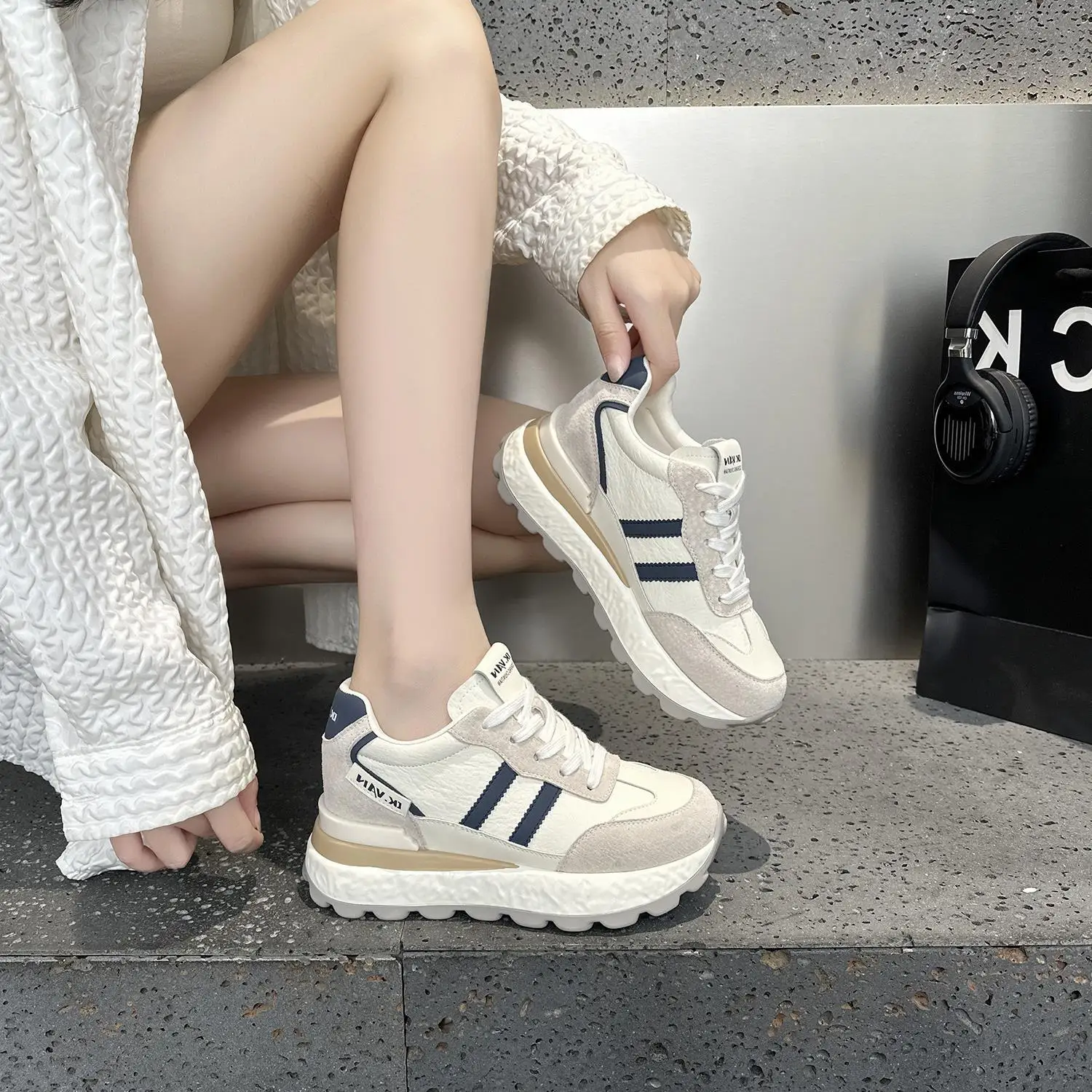 

Leather Dequn Shoes Women's Casual Sport Shoes Autumn Season Fashionable Versatile Flat Heel round Toe Breathable Comfortable