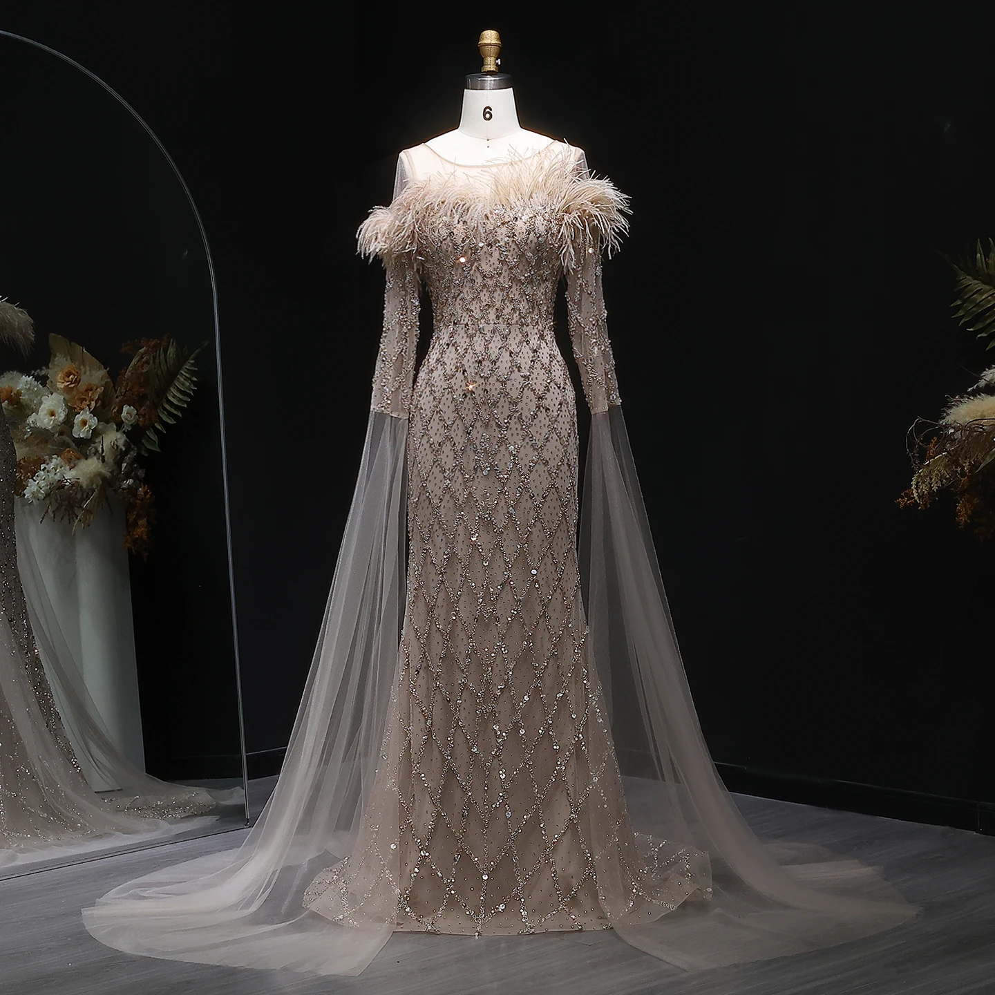 Sharon Said Luxuriöses Rosa Tüll-Abendkleid mit Federn, Langen Ärmeln, Schwer Perlenbestickt, Meerjungfrauenstil, für Formelle Anlässe und Partys, SS072 Maßanfertigung – Detail 9
