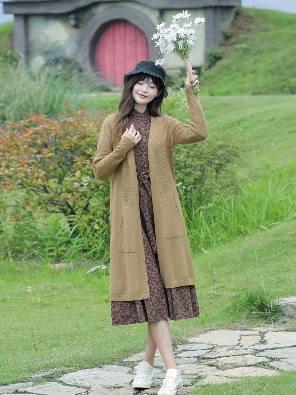 

Свободный длинный вязаный свитер-кардиган светло-бежевого цвета в винтажном стиле для женщин: модная верхняя одежда, удобная, стройнящая, для весны и осени