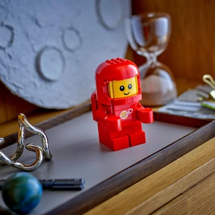 250PCS Space Up-Scaled Baby Astronaut Model Building Blocks Diy Classic Creative Assembly Educational Toys Kids Birthday Gifts
