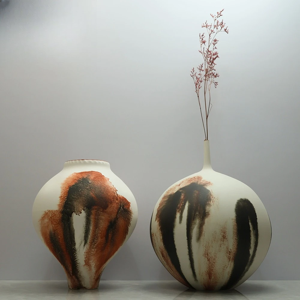 

Designer soft decoration with ceramic vase, modern creative hand-painted color matching pattern decorative ornament, bed and bre