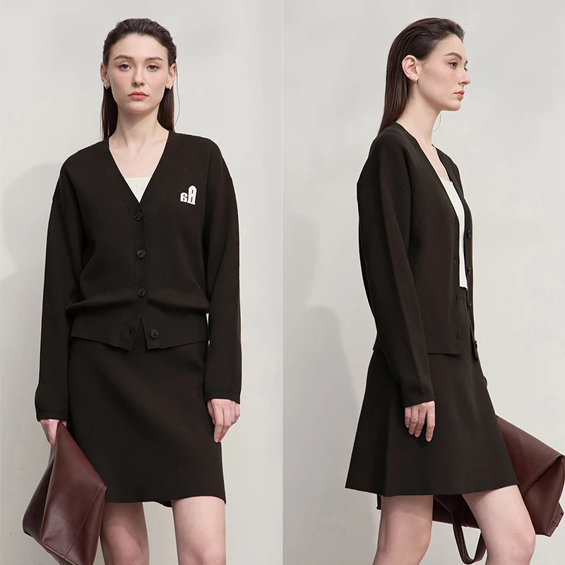AMII suéter 2025 Otoño Invierno señora nueva cárdigan con cuello en V tejido manga larga cárdigan Mini faldas ropa Casual de mujer 12523114