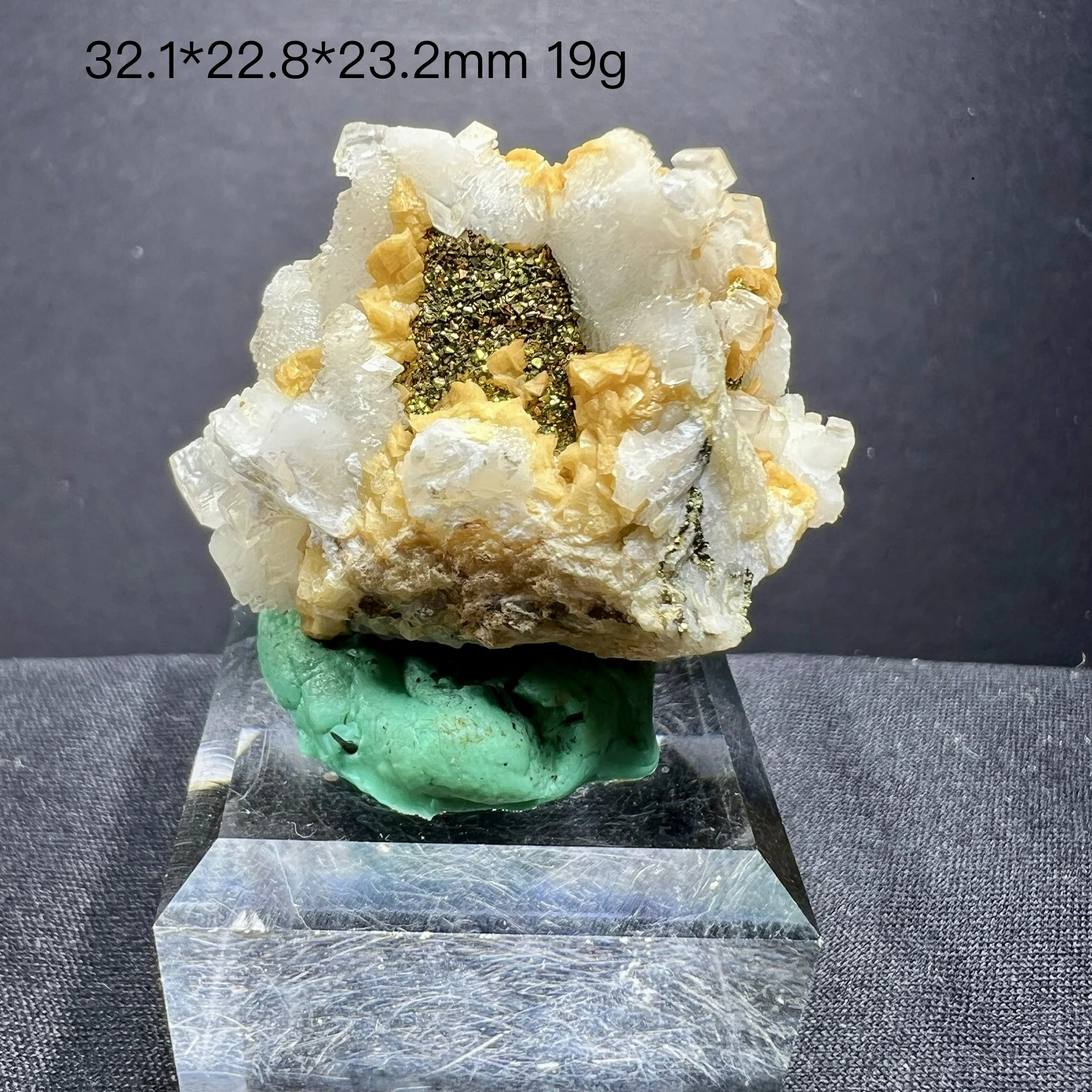 

natural rare dolomite and calcite coexisting mineral raw stone crystal specimen for appreciation, collection and display.