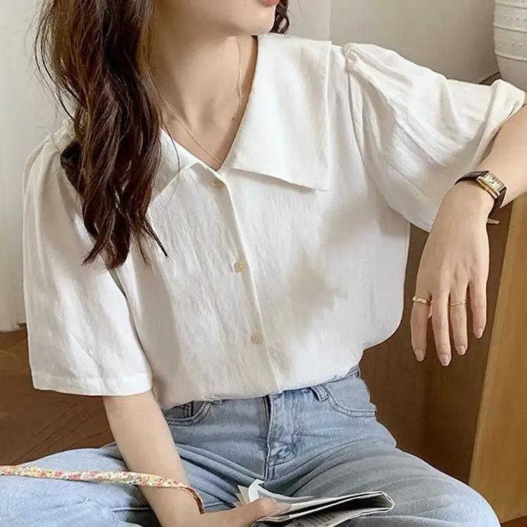 White Short Sleeve V-Neck Women's Shirt Korean Style Retro Hong Kong Flavor Design Sense Fashionable Top Korean Version