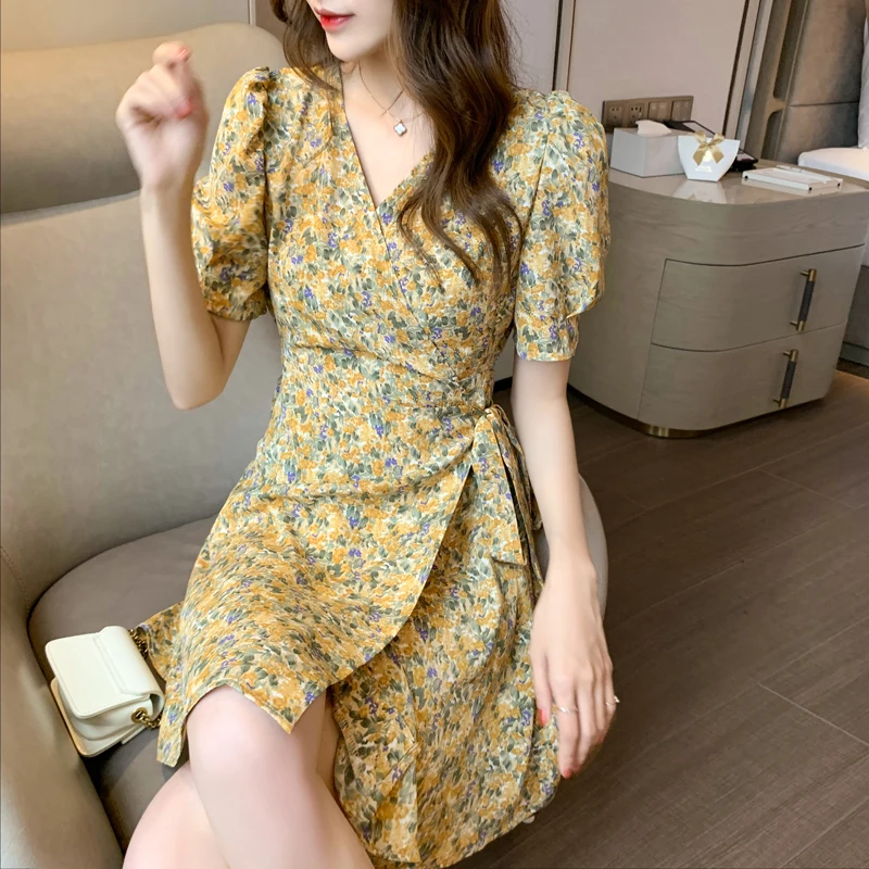 Summer 2025 Women's V-ne Bubble Sve Holiday Dr Korean Sle Belted Waist ort Skirt Floral Print Cross-border Faion