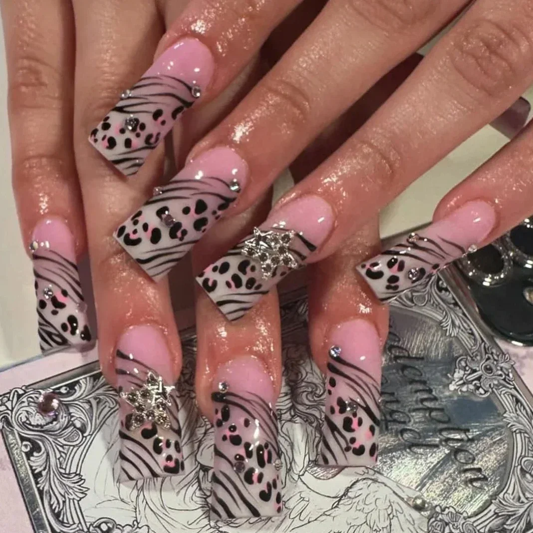 Szlachetne Złote Dekoracje Rhinestone Gwiazda Bowknot Kwiat Balet Sztuczne Paznokcie Długie Kwadratowe Fałszywe Paznokcie Urok Naciśnij na Paznokcie Manicure