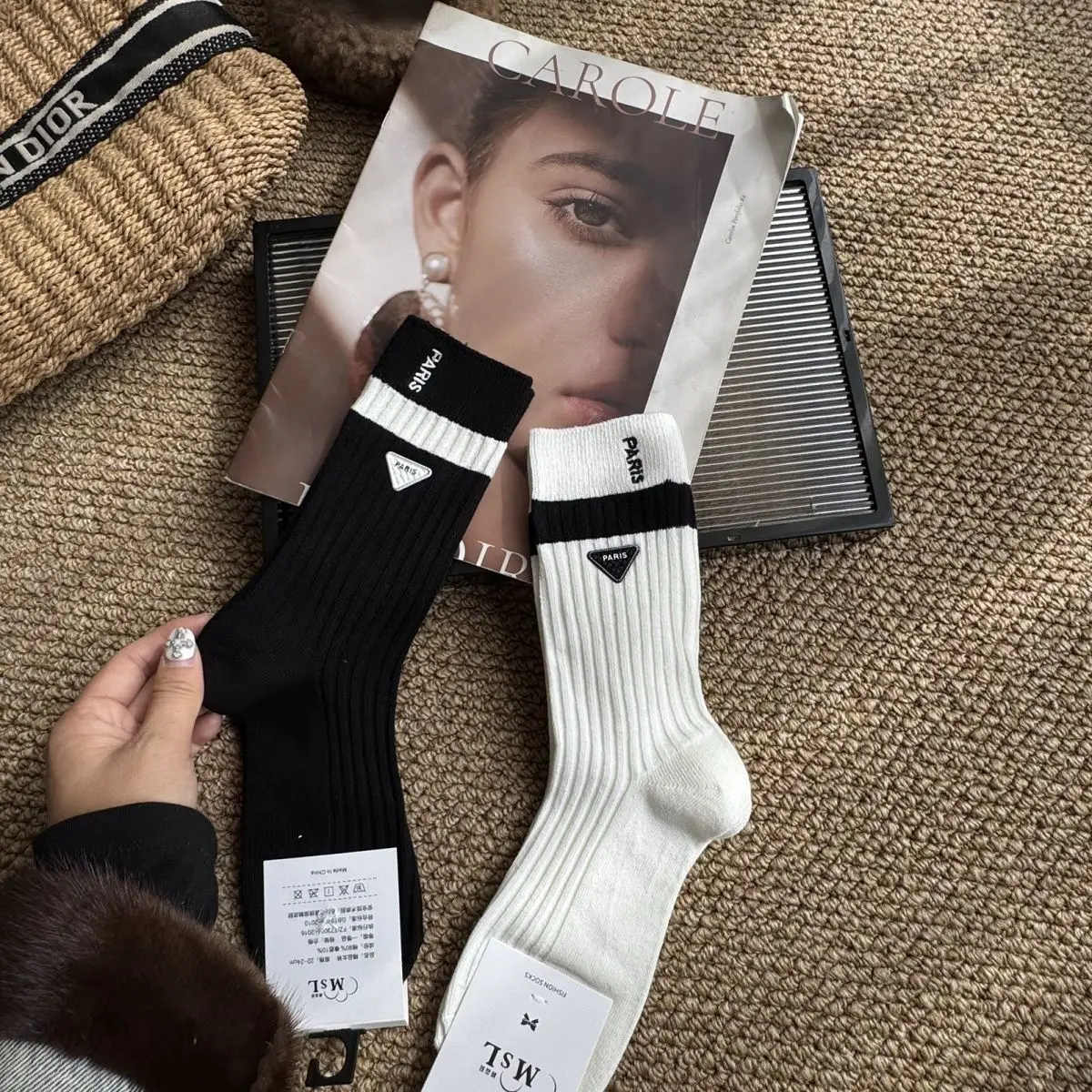 2-pair best-selling black and white breathable triangle logo thick double-knit socks - fashionable retro lettered mid-calf socks