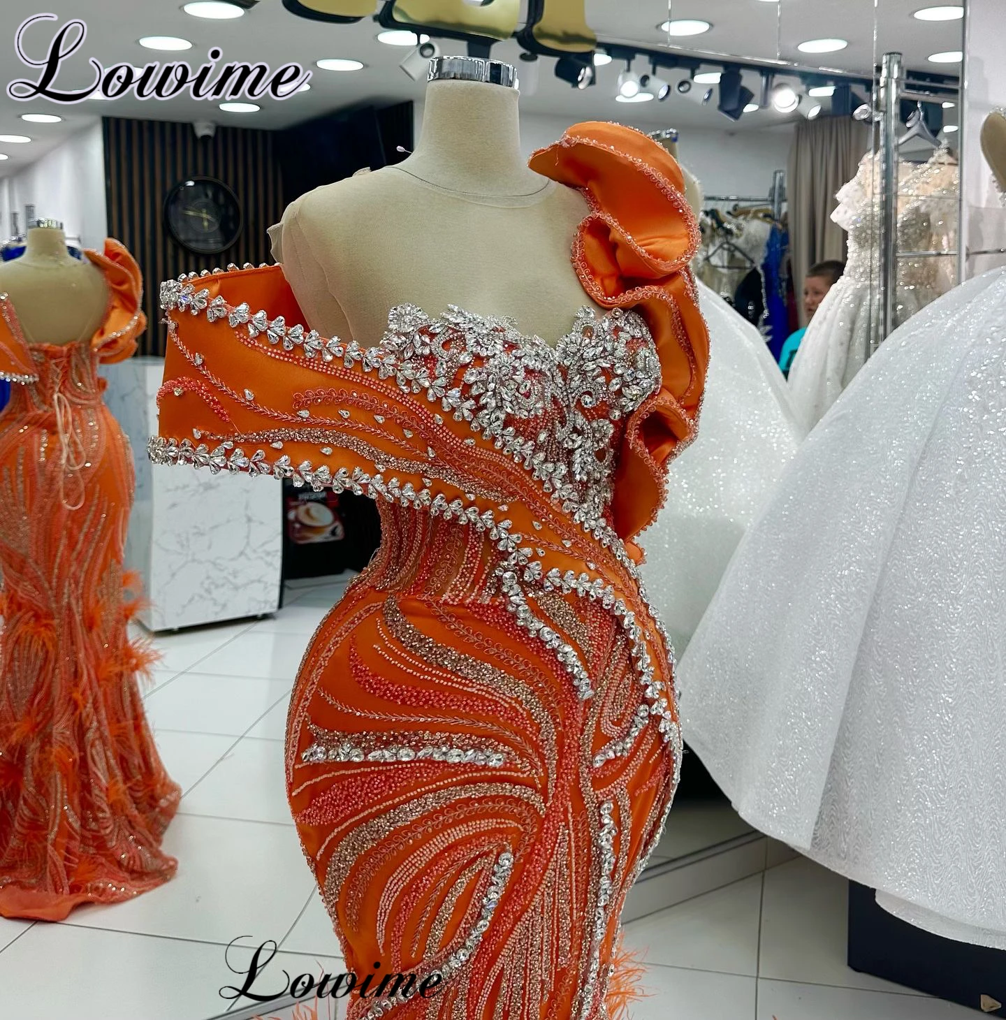 New Orange Celebrity Dresses For Women 2025 Crystals Mermaid Evening Gowns Elegant Vestidos De Gala Pageant Dresses With Feather