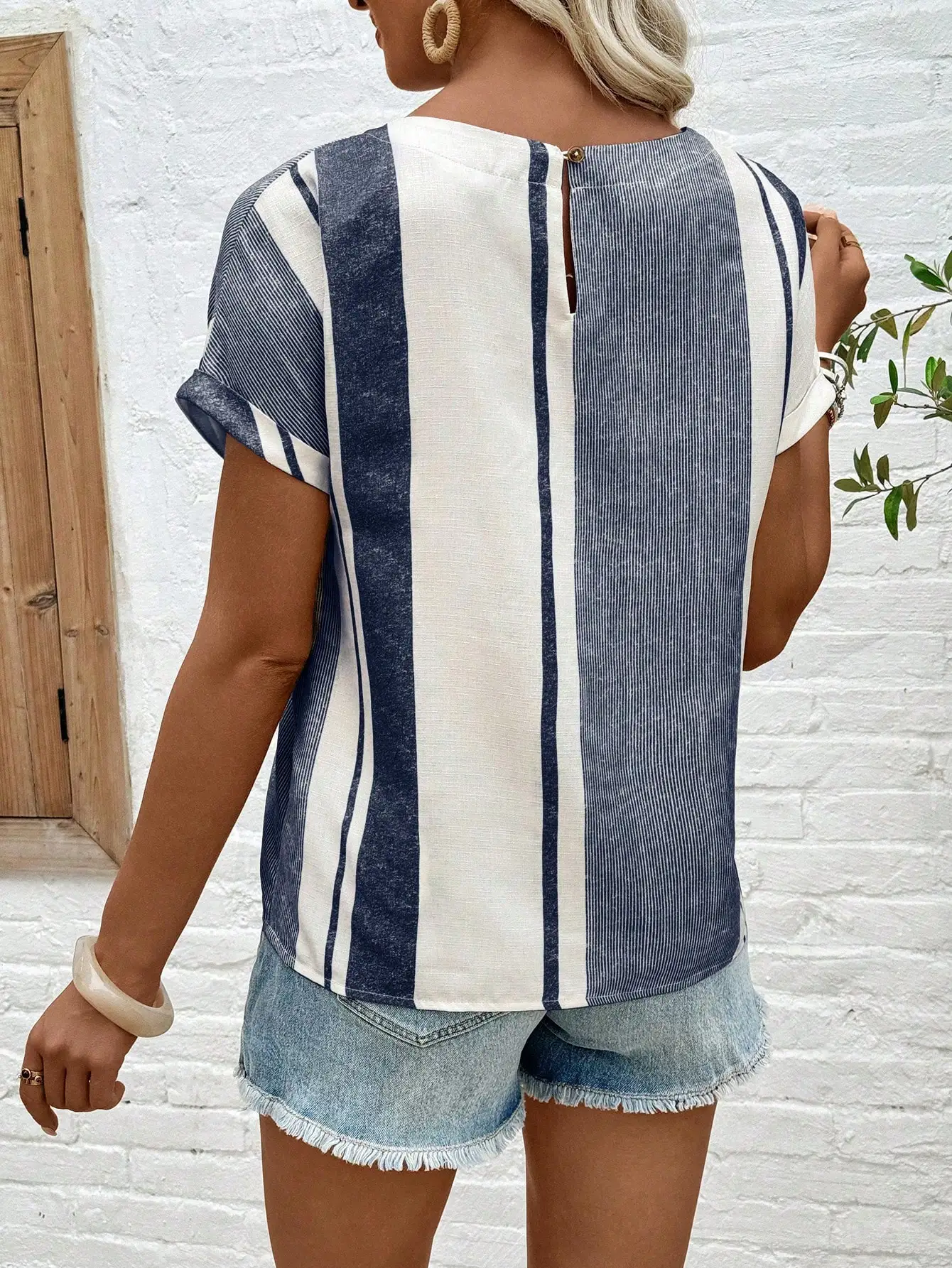 

Повседневная полосатая рубашка с декоративными пуговицами в отпускном стиле