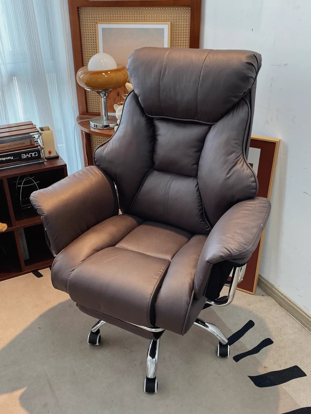 Silla de oficina reclinable ergonómica con reposapiés, silla de escritorio ejecutiva giratoria de cuero PU para ordenador, Base de aluminio para el hogar y la Oficina