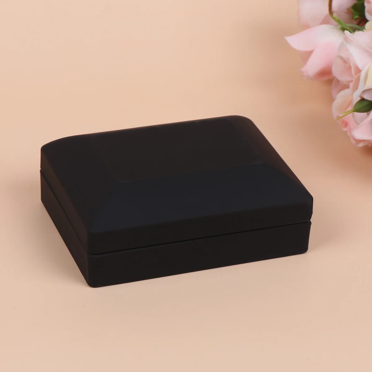 黒色LEDジュエリーギフトボックス 7x9x3.2cm ライト付きネックレスペンダントホルダー 耐久性のあるエレガントなギフトケース LEDネックレスボックス