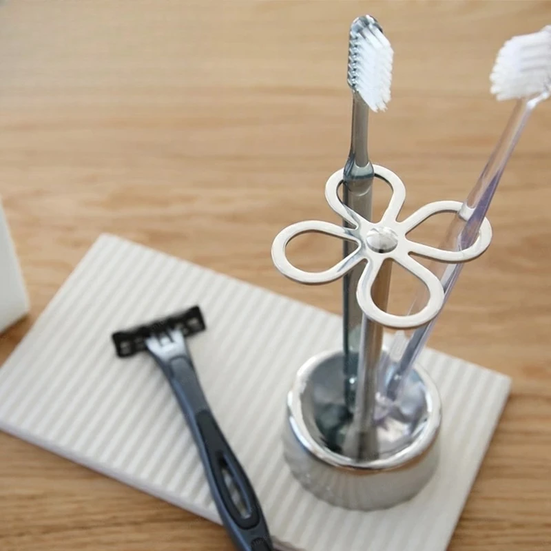 

Новинка: держатель для зубных щеток из нержавеющей стали в форме лепестка, металлическая вертикальная подставка для зубных щеток с стаканчиком, для семьи из четырех человек.