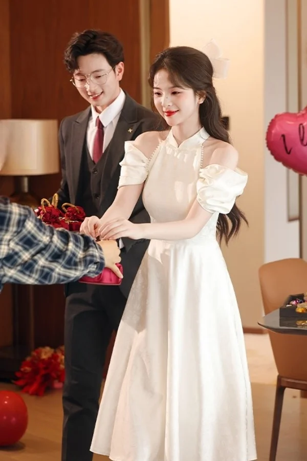

White Cheongsam Dress 2025 Graduation Wedding Guest Gown Chinese Qipao Off Shoulder Bridal Dress Bride Registry Photoshoot Dress