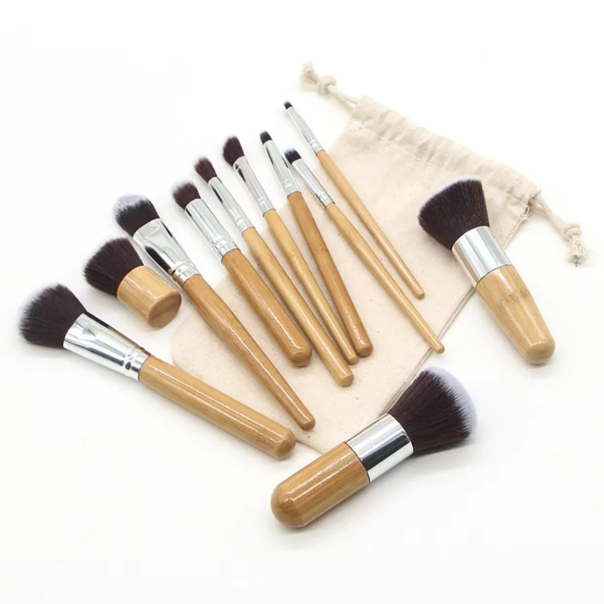Set di pennelli per trucco con manico in bambù naturale da 11 pezzi, set di strumenti per trucco per fondotinta e borsa in cotone