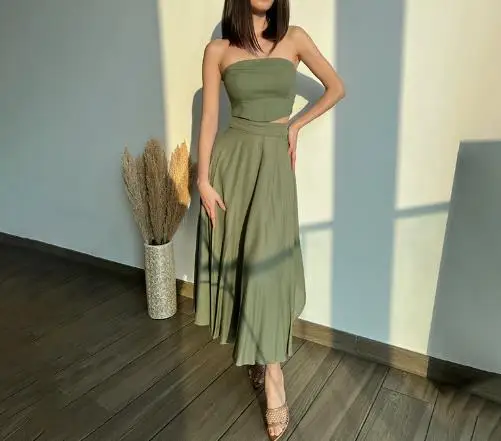 

2025 Women's New Solid Color Sleeveless Skirt Set, Chest Wrapping Top with Trumpet Skirt, Elegant and Suitable for Gatherings
