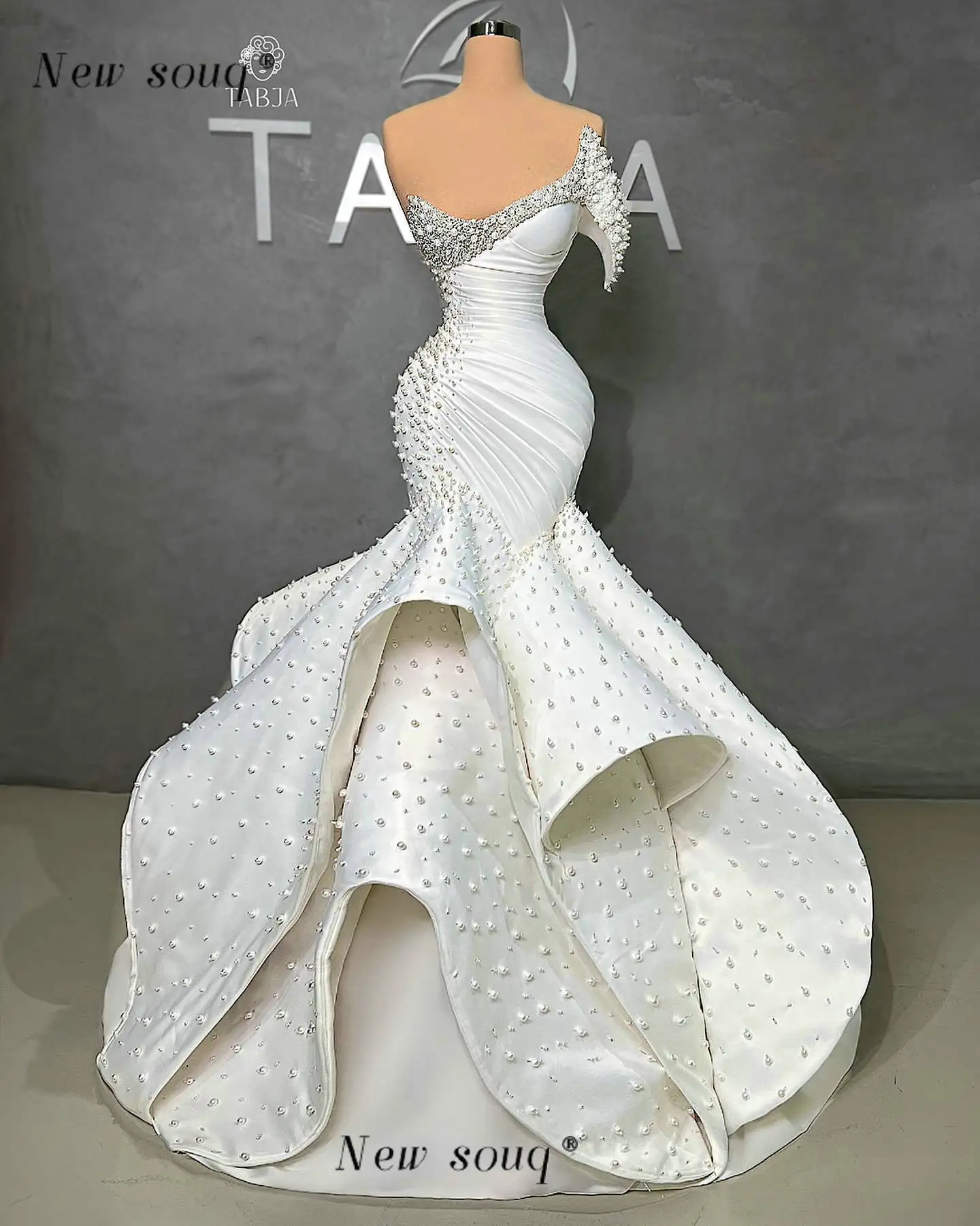 

Dubai Arabic Tiered Satin Mermaid Wedding Dresses Features Pearls Beaded Ruched Bridal Gowns Engagement Party Robes for Women