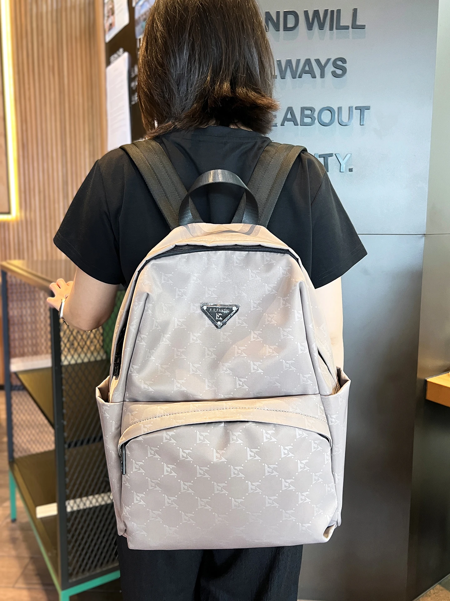 large-capacity-oxford-cloth-women's-backpack-2026-new-style-fashionable-commuter-travel-bag-lightweight-versatile-shoulder-bag