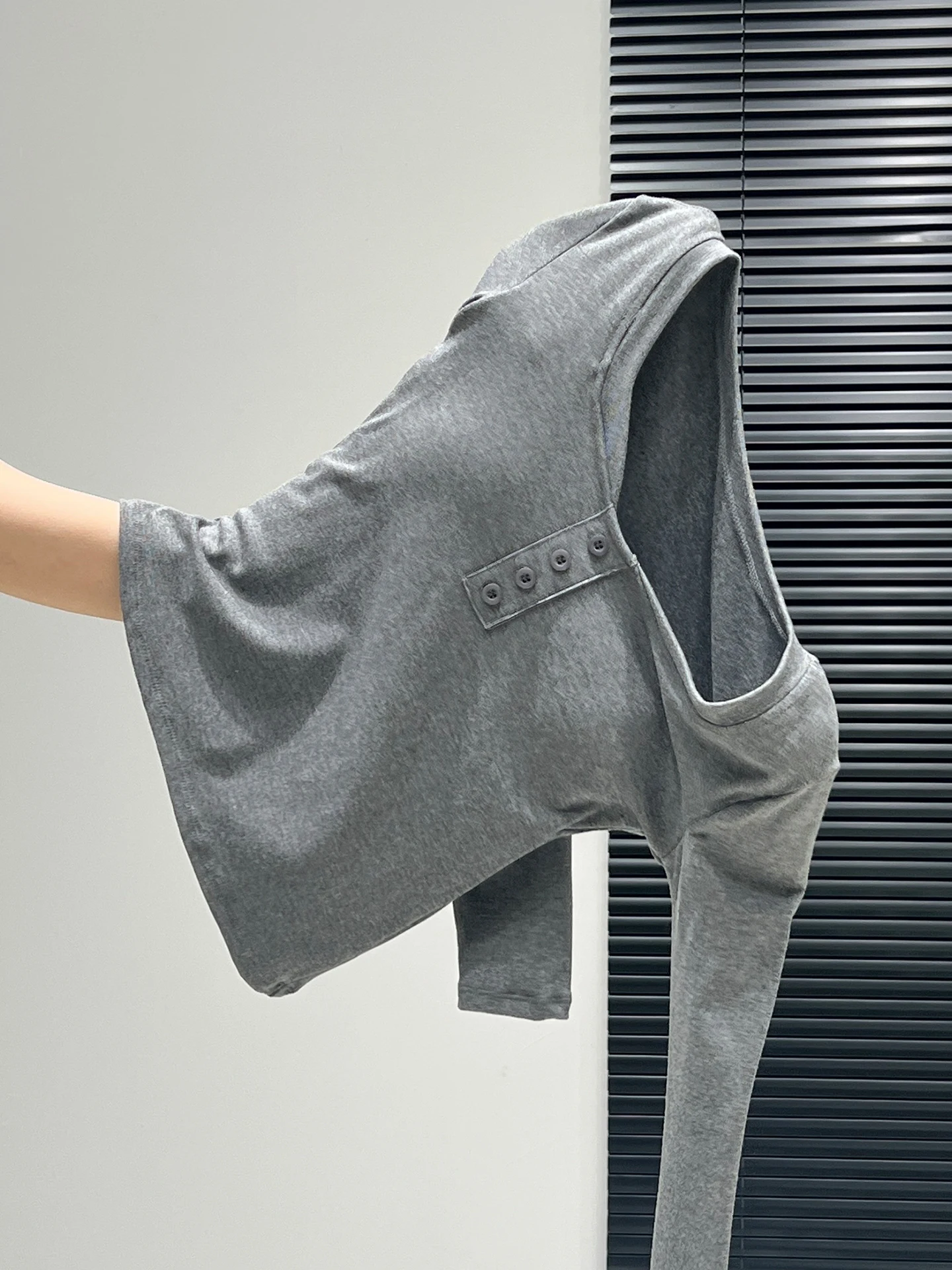 

ay Low round Ne Inteated Women's T-irt Winter Slimming Inner Wear Base irt ort Sle Button Detail Commute Sle