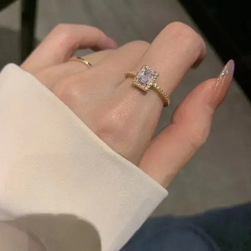 Anelli di fidanzamento per matrimonio classici di lusso Moissanite per donna Anello portafortuna quadrato Anelli regolabili color oro Gioielli con ciondoli