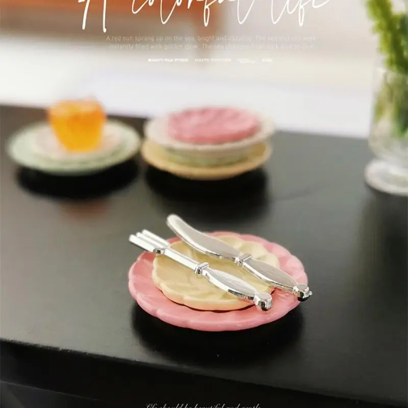 1 conjunto de acessórios de cozinha para casa de bonecas, faca em miniatura, garfo, colher, kit de prato, brinquedo infantil, simulação de comida e modelo de cena de jogo