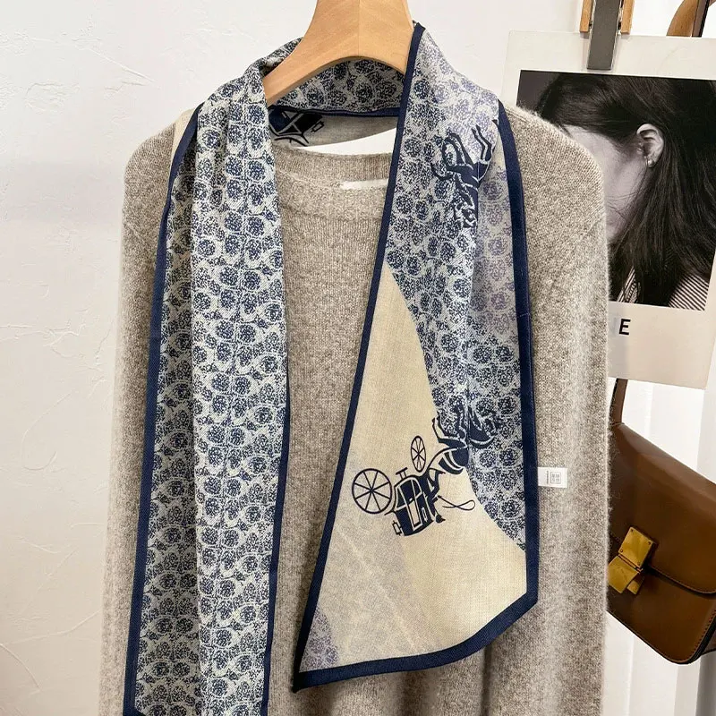 ファッショナブルな春秋の馬車トーテムプリントシルクスカーフ女性の広角ネクタイマッチングスーツコートスカーフ韓国スタイル