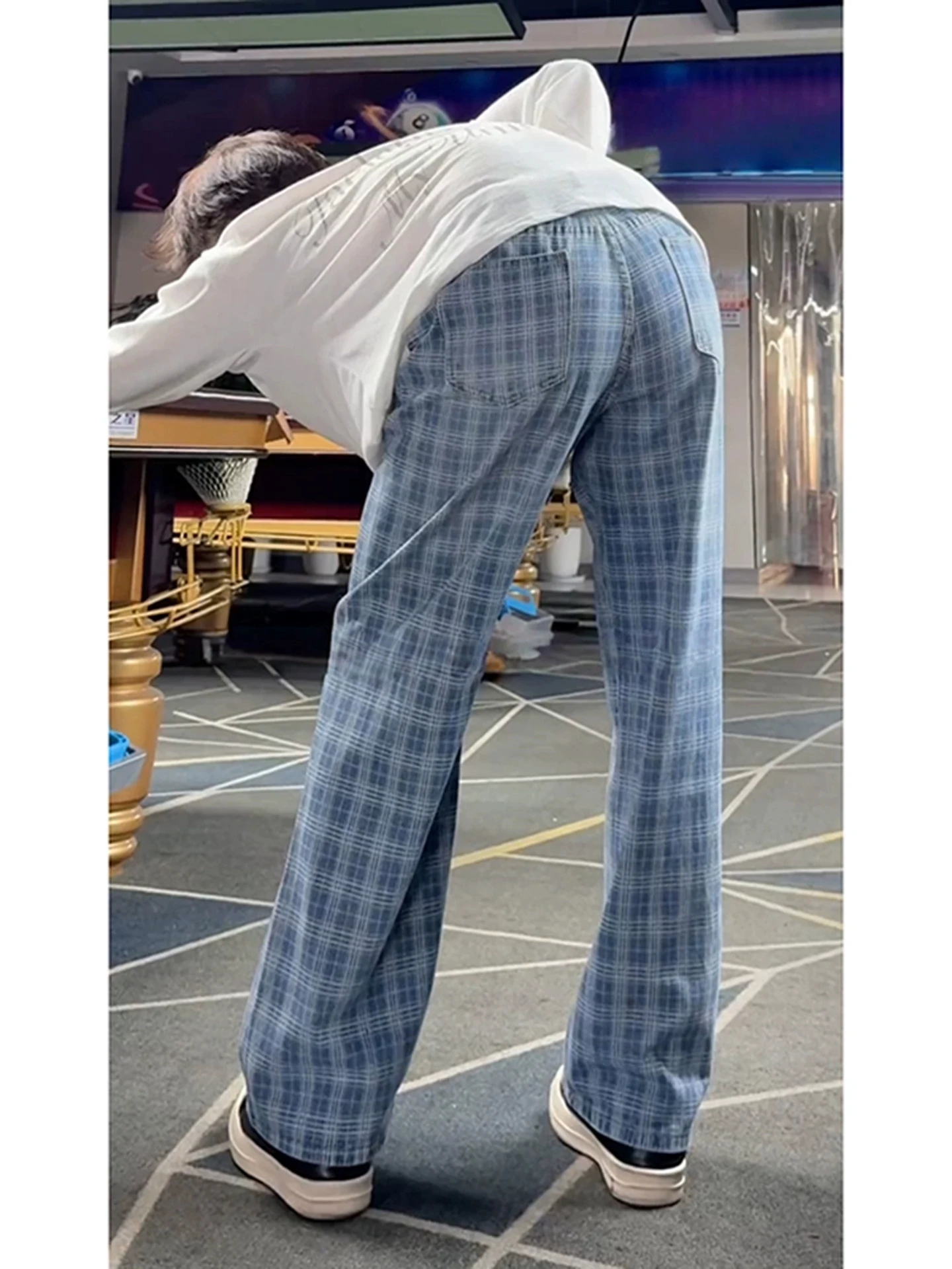 

Светло-голубые мужские джинсы в клетку, прямого кроя, со средней посадкой, в стиле High Street, для лета и осени, модные, повседневные, удобные, хорошо сидящие.
