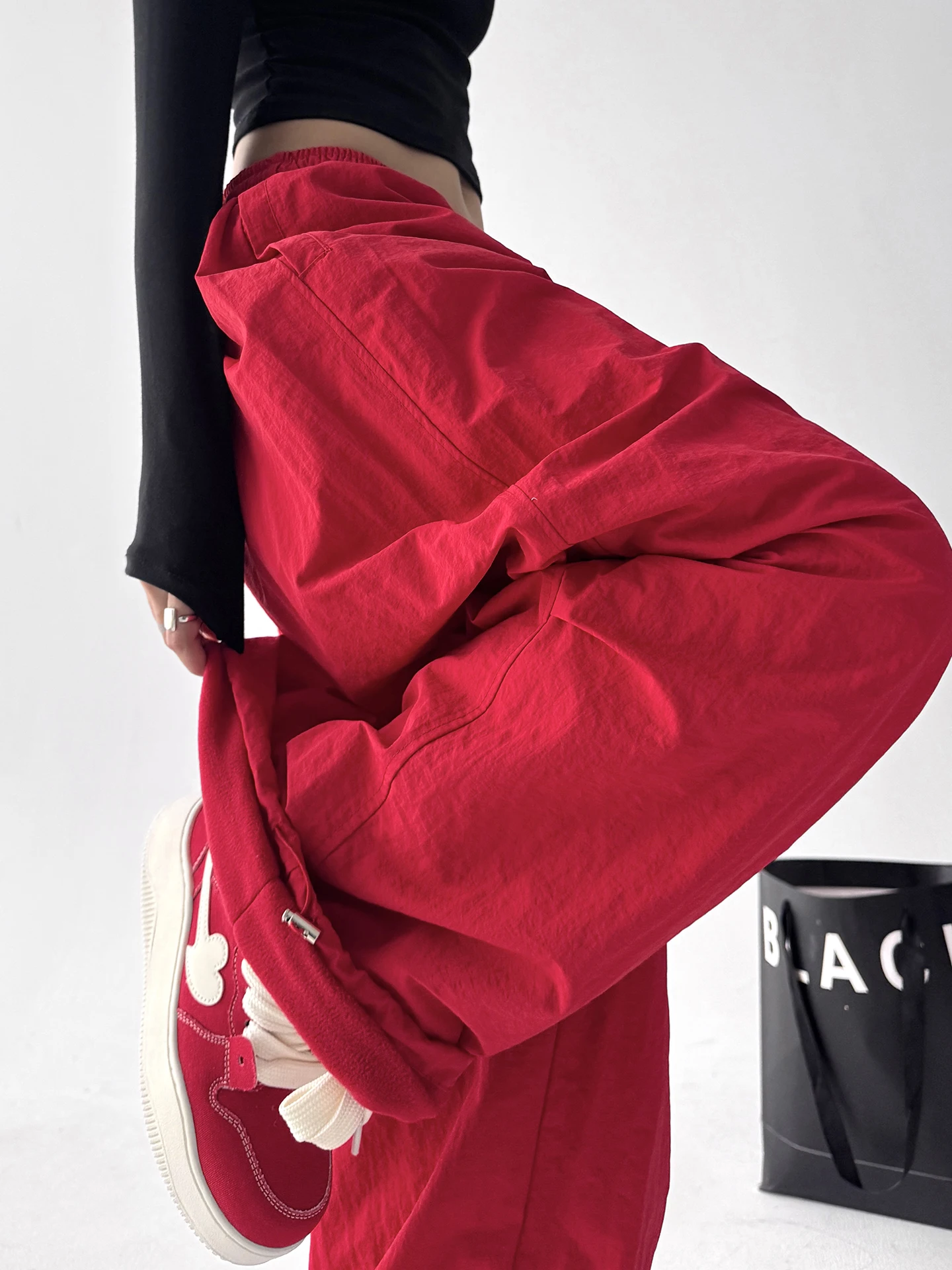 بنطلون واسع الساق مبطن بالصوف الأحمر للنساء، بنطلون تزلج كاجوال فضفاض بأسلوب كسول، تصميم فريد بخصر مرتفع من النايلون بتصميم عتيق
