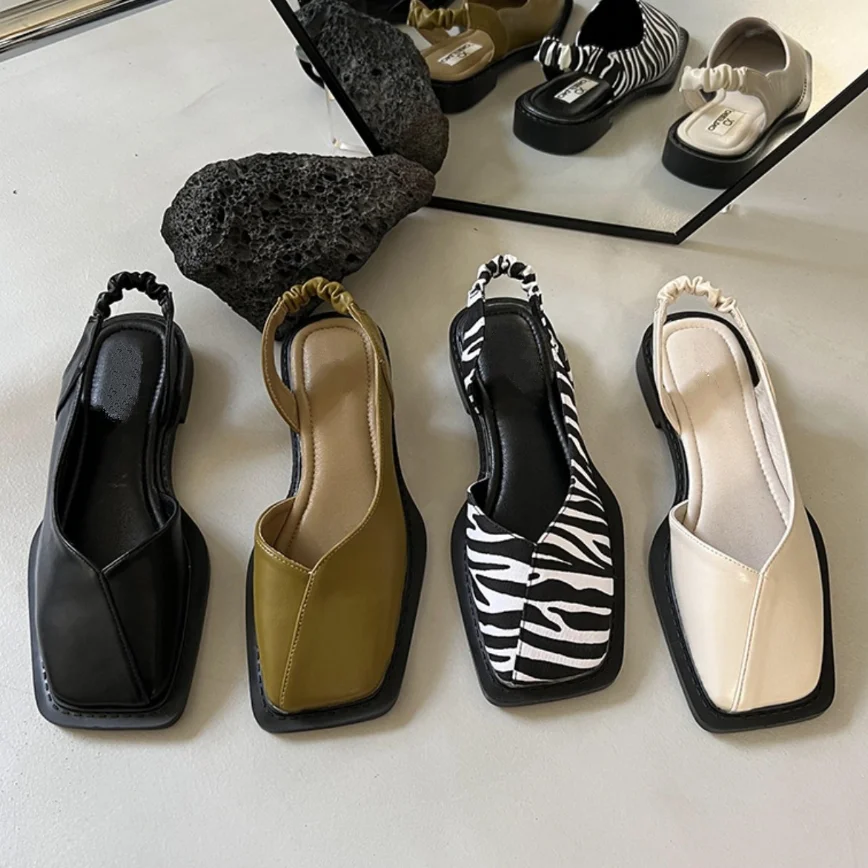 Leder-Zehenkappen-Sandalen für Damen 2024 Neue Flache Quadratische Zehenspitze Einzelschuhe, Retro Outdoor-Schuhe, Rutschfeste Strandpantoffeln
