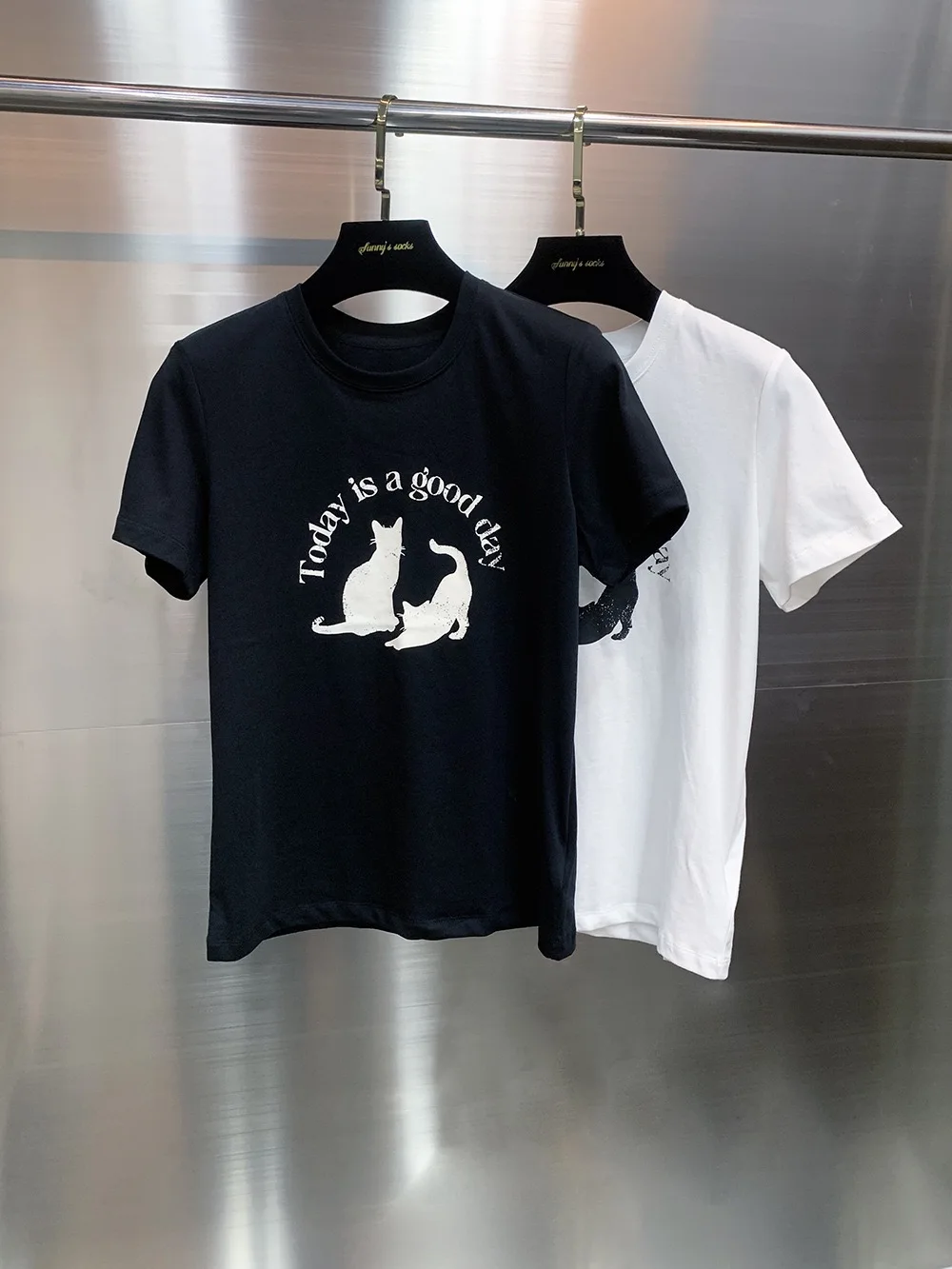 

Новинка осени 2025: Женская свободная футболка с принтом, коротким рукавом, из хлопка, комфортная, влагоотводящая, с круглым вырезом, с узором