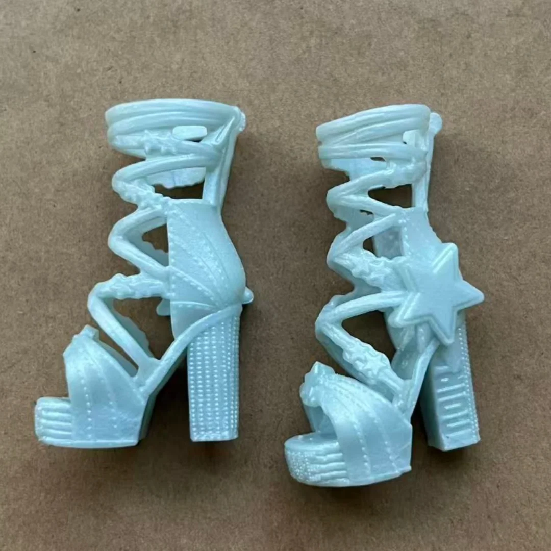 カラフルなモンスター人形服セット DIY 人形ブーツ靴サンダルスウィートパイ着飾いパーツスカートパンツ創造的な遊び時間に最適