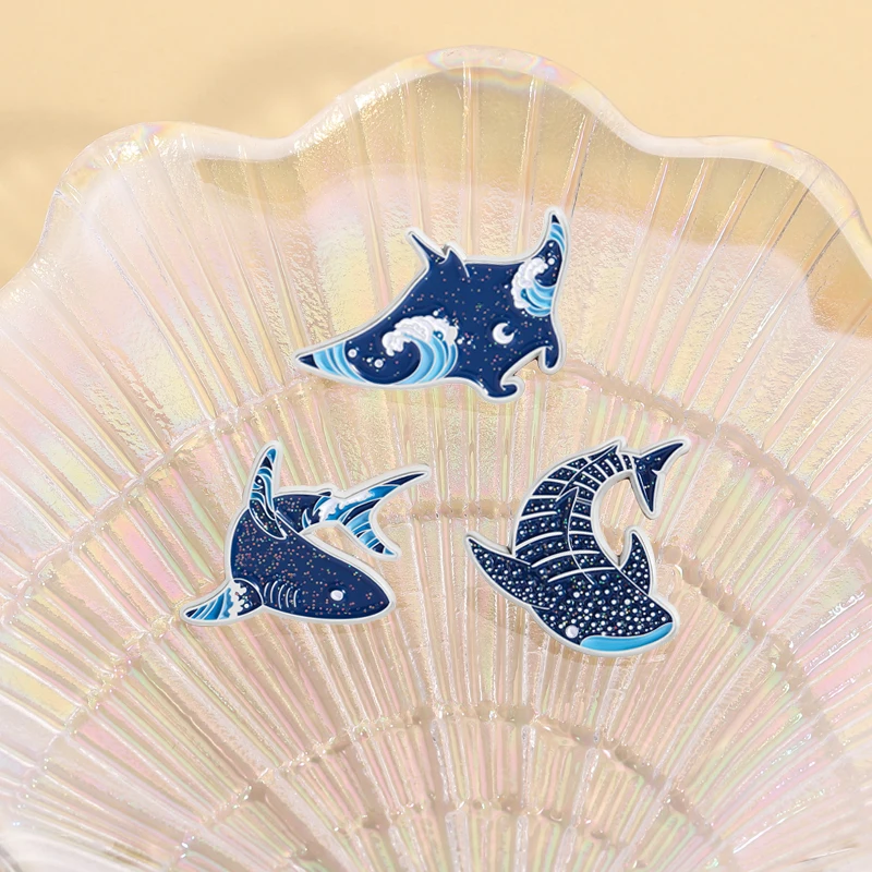 Broches en émail de créatures marines de dessin animé, broche d'océan étoilé mignon, requin Manta poisson Badge chemise à revers, accessoire de bijoux animaux