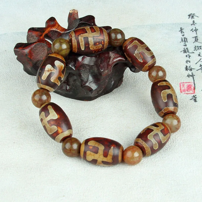 Beads bracelet Tibetan agate three-eyed beads bracelet Tibetan eye nine-eyed beads make old agate beads.