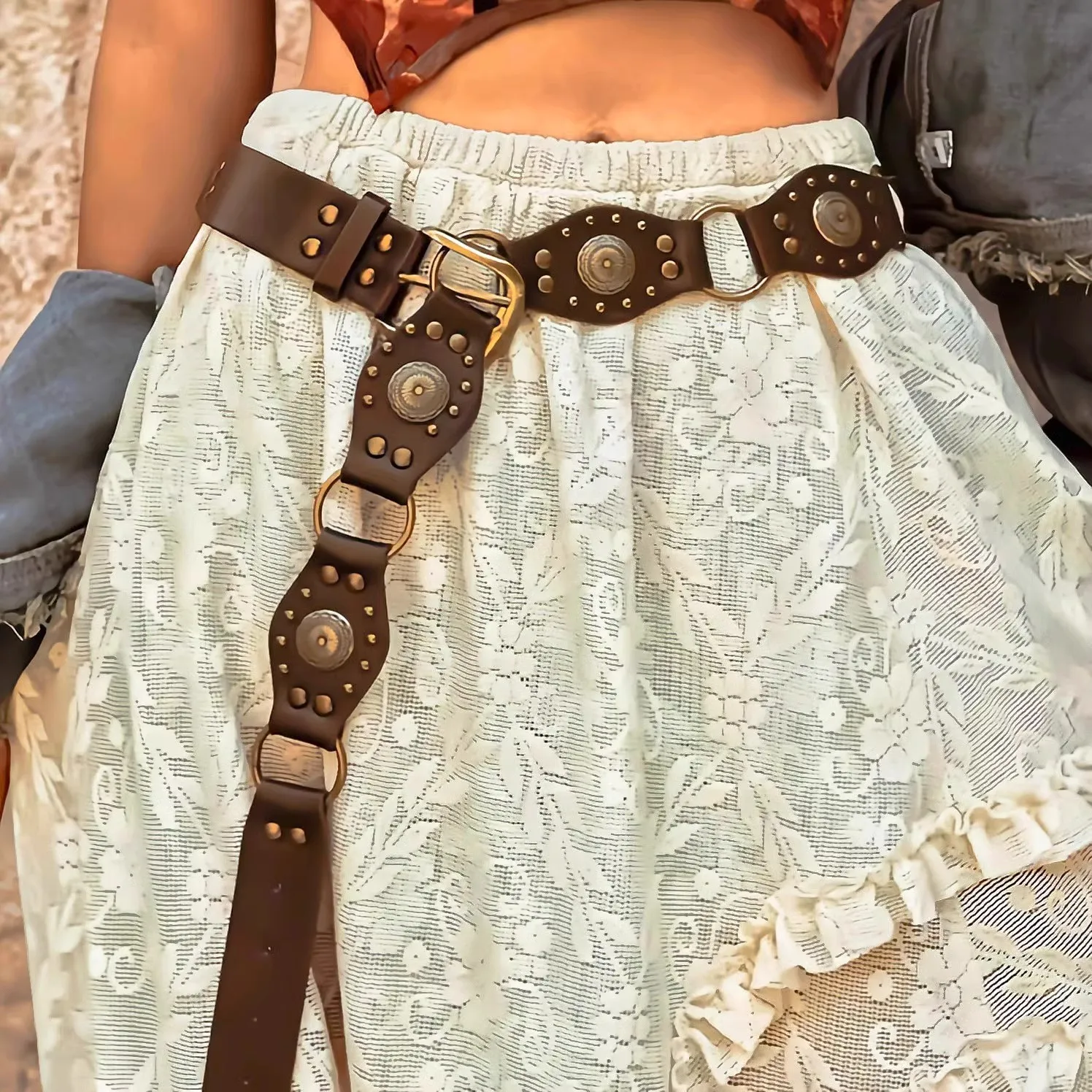 

Кожаный ремень в стиле вестерн с заклепками и пэчворком, ретро-дизайн, модный ремень с квадратной пряжкой для женщин, подходит для повседневной носки