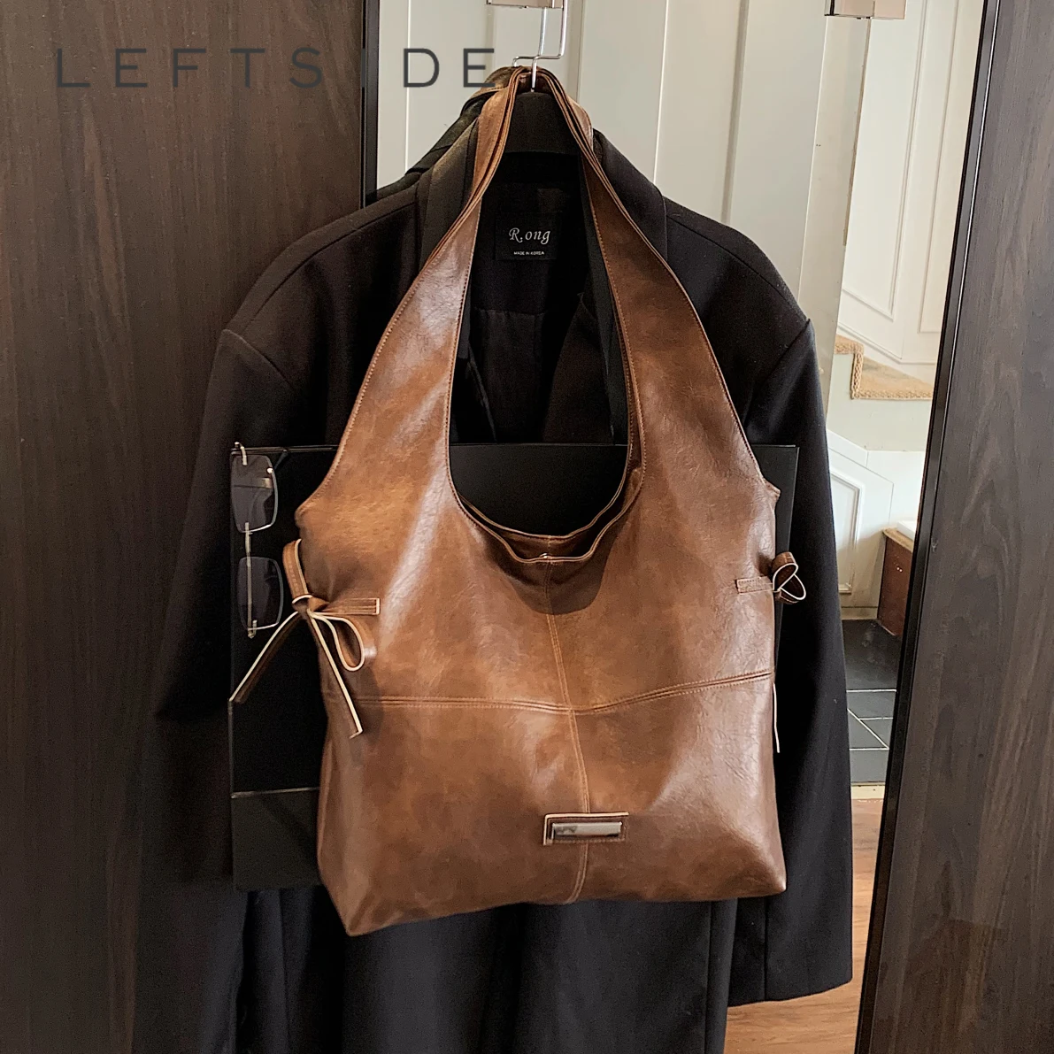 

LEFTSIDE Big Tote Bag for Women Vintage PU Leather Bag with Bow Knot Decoration Soft Wide Shoulder Bag for Daily Use 2025 New