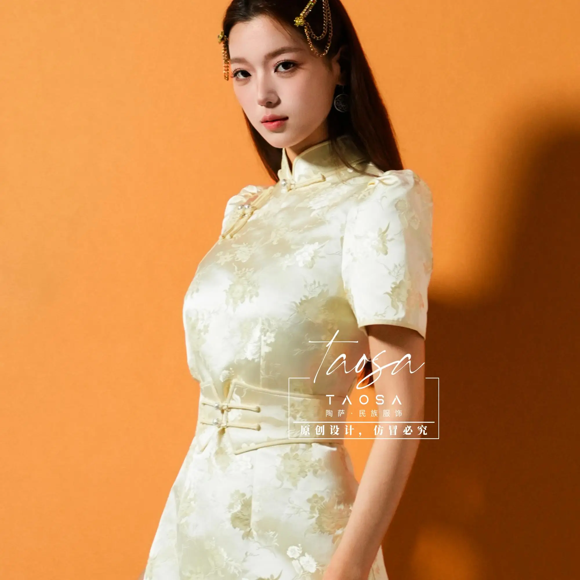 Modernes orientalisches Brokat-Kleid mit Stehkragen, elegantes Vintage-Kleid im Ethno-Stil