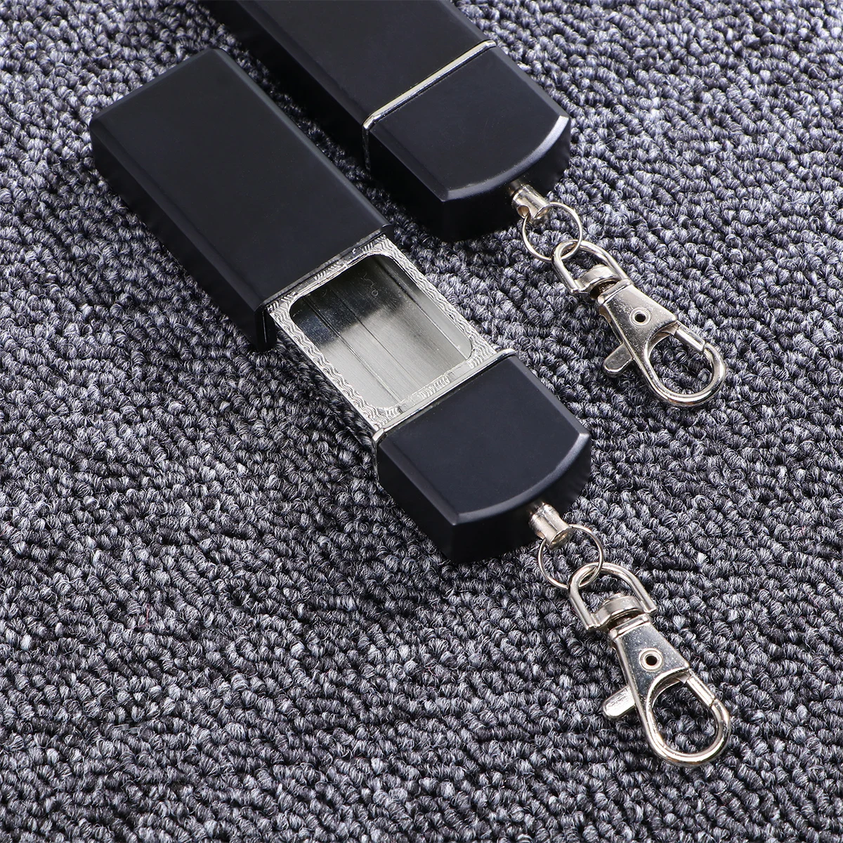 

2PCS Keychain Ashtray Premium Material Portable Cigar Smoke Accessories Closed House Pocket Mini Ashtray