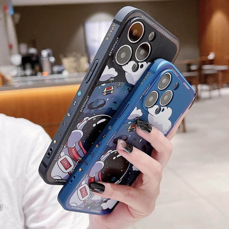 Luxury Space Astronaut Phone Case For iPhone 13 12 11 16 14 Pro Max Coque iPhone 15 Pro Max 16E 17 Air Shockproof Silicone Cover