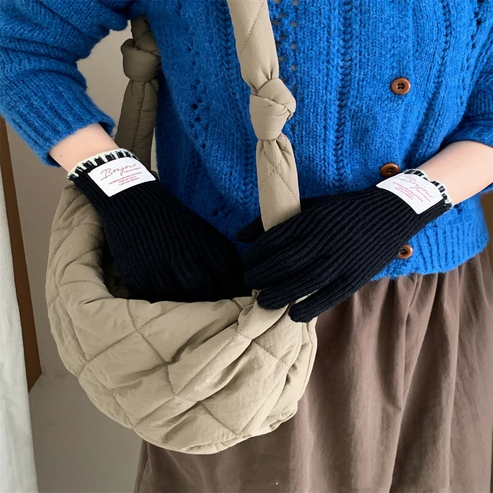 الجيل الكوري حافة الخياطة البسيطة يمكن لمس الشاشة الخريف الشتاء الدافئة قفازات محبوكة تنوعا ملصق قفازات جديدة المرأة #3