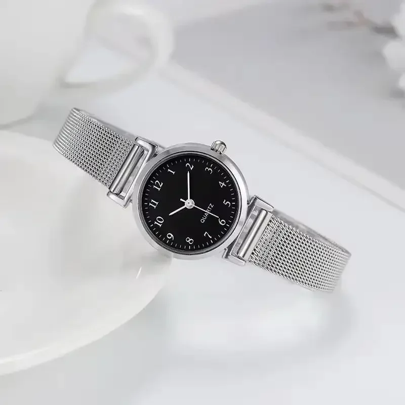 Popular European and American Women\'s Retro and Trendy Korean Version of Minimalist Small Circular Watch for Daily Life